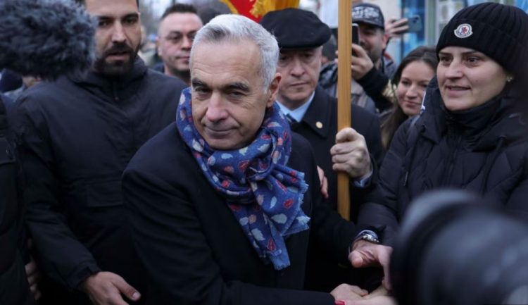 Rumani, Georgescu proteston para një qendre votimi pas anulimit të zgjedhjeve