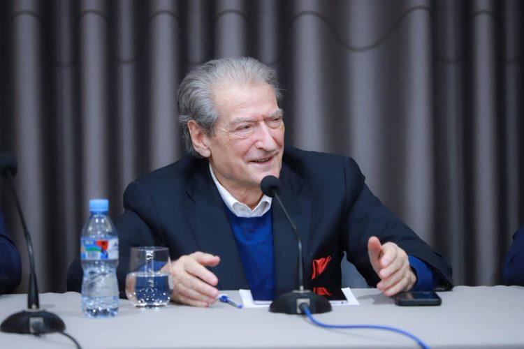 Berisha takim me pensionistët: Çmimet për produktet bazë dhe ilaçeve janë 3.7 herë më të larta se inflacioni 