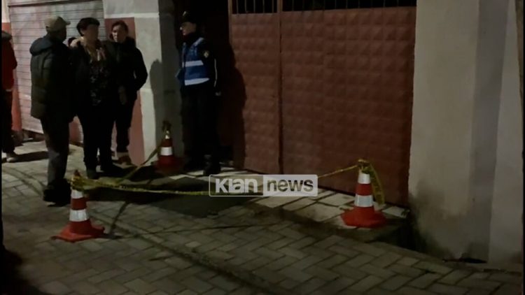 Vlorë/ 68-vjeçari gjendet i pajetë në banesë, dyshohet për grabitje me dhunë