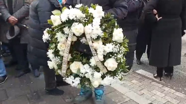 Meta dërgon kurorën me lule në ceremoninë mortore të Kryepeshkopit: I paharruar kujtimi i Tij