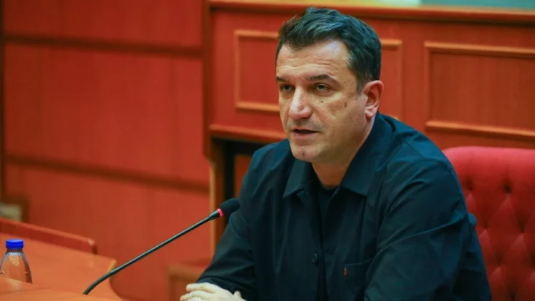 Veliaj për të prekurit nga tërmeti në lagjen “5 Maji” dhe Kombinat: Bashkë me apartamentet edhe certifikatat e pronësisë