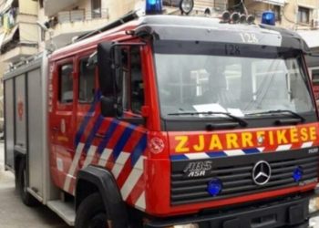 Zjarr në garazhdin e një pallati te “Komuna e Parisit”, nis evakuimi i banorëve