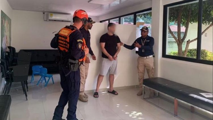 Në kërkim ndërkombëtar nga Interpoli për trafik armësh, shqiptari shijonte pushimet në Kolumbi