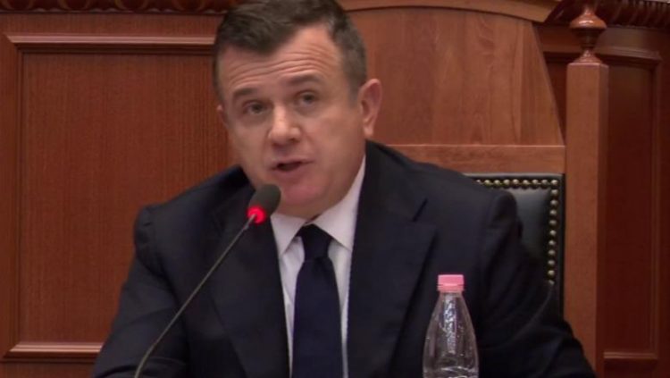 Ministri Balla ndan detaje për hekurudhën Tiranë-Durrës: Janë kryer 80% e punimeve, përfundojnë në verën e vitit 2026