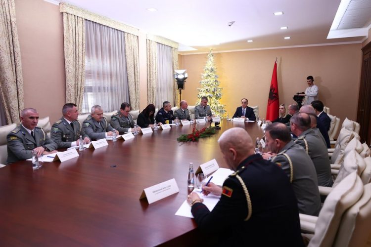 Viti i Ri/ Presidenti Bajram Begaj uron ushtarakët në mision jashtë vendit