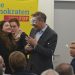 Është kandidati kryesor për kancelar, Christian Lindner goditet me tortë gjatë fjalimit
