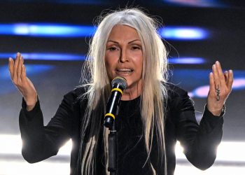 Dy fëmijët e këngëtares Ana Oxa betohen si shtetas shqiptarë 