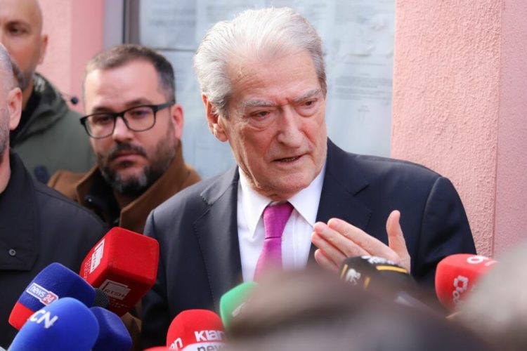 Berisha paraqitet sot në SPAK, PD proteston