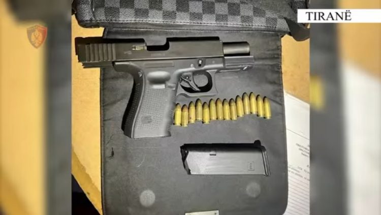 Lëvizte me armë zjarri në çantë, arrestohet 24-vjeçari në Tiranë