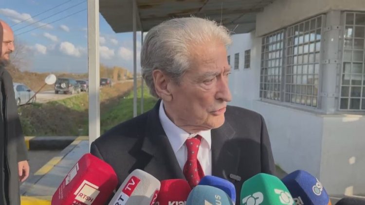 Vizitoi Salianjin në burg/ Berisha: Po vuan dënimin vetëm se i shërbeu vendit, goditi me një të rënë dy klanet mafioze