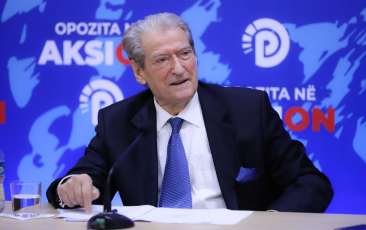 Berisha shpalos planin e PD-së për çmimin e energjisë: 7 lekë për 300 kv/h e parë