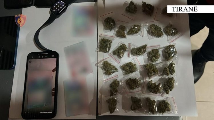 Lëvizte me taksi për të shmangur kontrollet nga Policia, arrestohet i riu që shpërndante kanabis