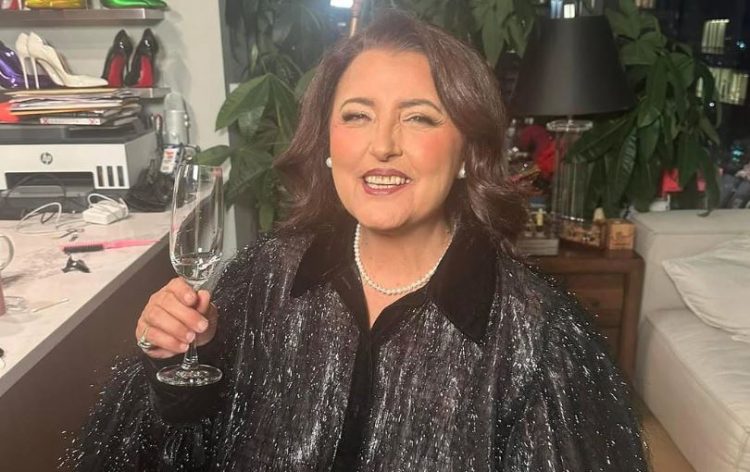 Elton Ilirjani tregon gjendjen e Parashqevi Simakut: Ka 2 javë e shtruar në pavionin e psikiatrisë në New York!