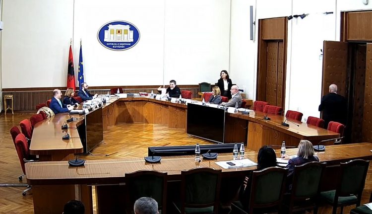 Vetëdeklarim nga deputetët nëse kanë përdorur “Sky Ecc”/ Korreshi: Në këto aplikacione s’flet me gruan puçi-puçi