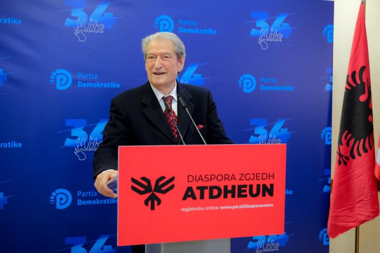 “U përpoqën të na shuajnë”/ Berisha nga Gjirokastra: Kemi në dorën tonë fitoren e 11 majit!