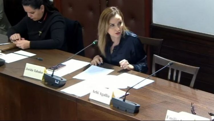 “Falja e taksave për 10 vite”, Tabaku në Komisionin e Ekonomisë: Dhuratë për oligarkët e turizmit