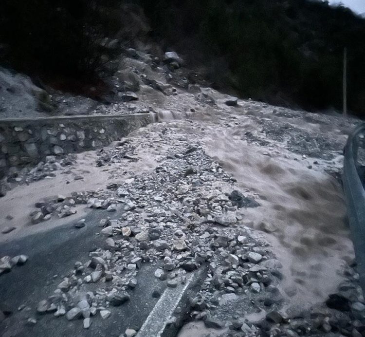 Dëborë dhe rrëshqitje gurësh në Shkodër, bllokohet rruga Theth-Ndërlysaj dhe kanali i ujit që furnizon HEC-in