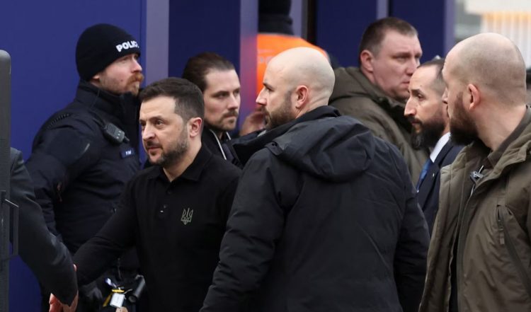 Zelensky: 200 mijë trupa paqeruajtëse do të nevojiteshin për mbështetjen e armëpushimit
