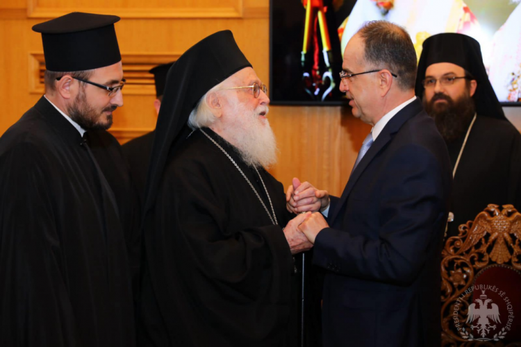 Ndarja nga jeta e Anastas Janullatos, Begaj: Shqipëria humbi figurën e shquar të Kishës Ortodokse!