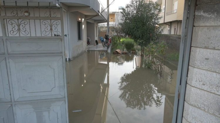 Përmbyten 300 banesa dhe 40 ha tokë në Durrës