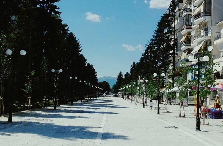 Mashtruan me karburantin e materialet për shtrimin e rrugëve, 6 punonjës të Bashkisë Devoll dërgohen në gjyq