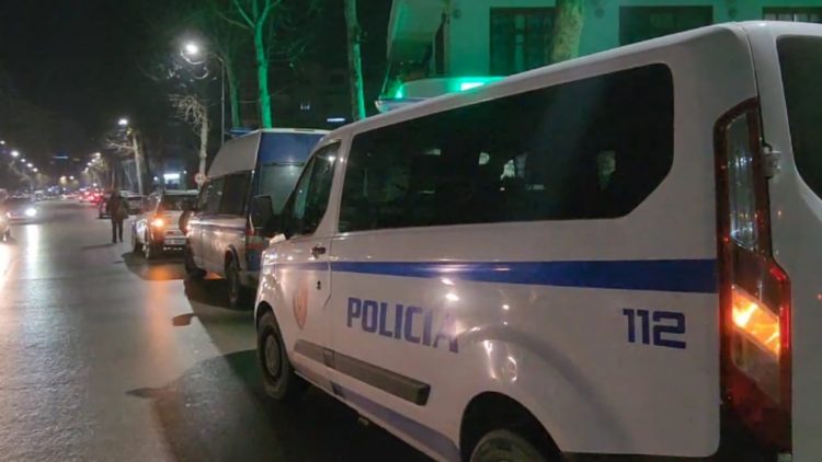 16-vjeçari qëllohet me thikë nga bashkëmoshatari në Fier