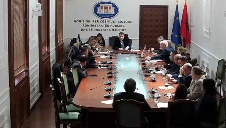 Shtyhet me 2 vite vjelja e taksës së resorteve