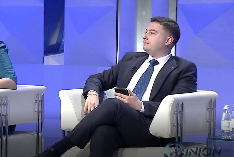 Tani që u rikthye Trump, “dëbohen” emigrantët shqiptarë? E sqaron analisti