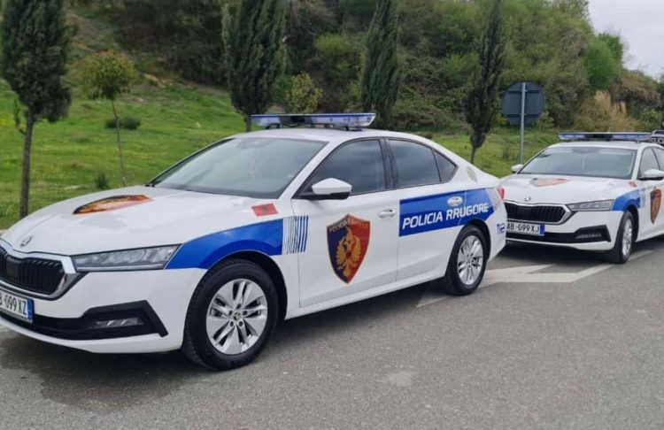 Fier/ Dhunoi ish-gruan dhe goditi me sende të forta avokatin, policia arreston 35-vjeçari