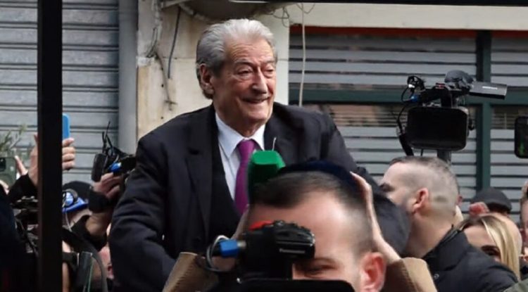 Detyrim paraqitje dy herë në muaj/ Berisha paraqitet në SPAK, demokratët protestë