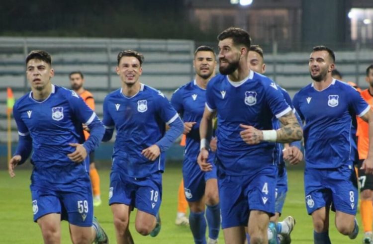 Largimi i Martinit, Teuta prezanton trajnerin e ri