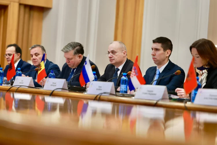 Ministri Hasani vizitë zyrtare në Kiev: Mbështetje e palëkundur e Shqipërisë për sovranitetin e Ukrainës