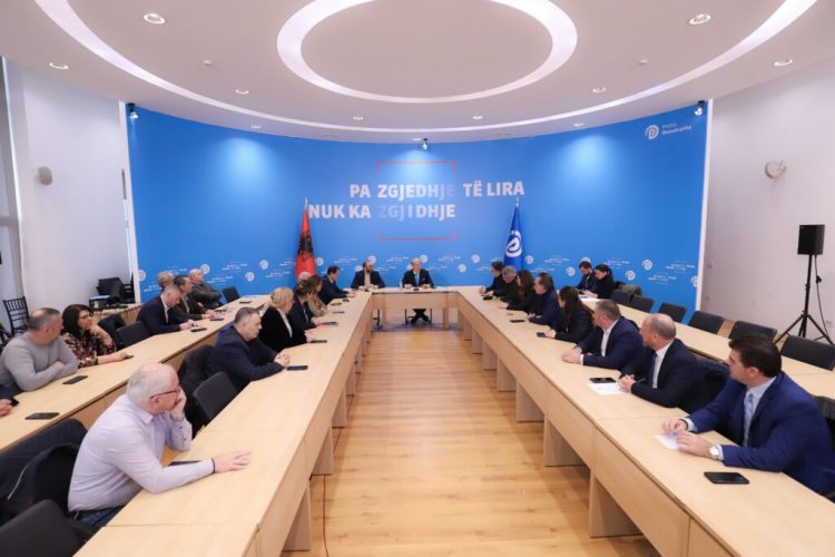 PD mblodhi grupin parlamentar, Berisha: Më 8 Shkurt të tregojmë të gjithë fuqinë tonë 