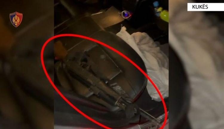 Lëvizte i armatosur me armë zjarri, arrestohet 23-vjeçari bashkë me dy shokët e tij 