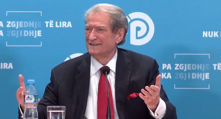 Sali Berisha nga mbledhja në seli në blu: Janë bërë përpjekje çnjerëzore për ta shuar PD, por ajo u bashkua dhe shkon drejt zgjedhjeve për fitore