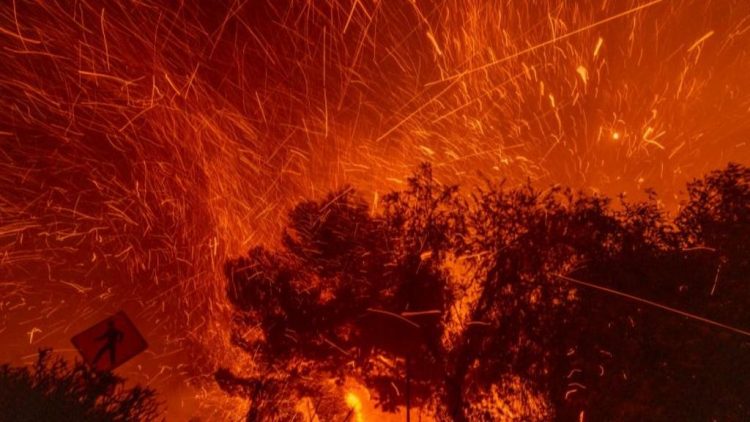 Zjarri në Los Angelos, dy të vdekur dhe disa të lënduar nga flakët