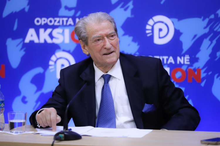 Rama paralajmëroi padi për Bardhin! A do të ketë kreu i grupit të PD fatin e Salianjit? Ja çfarë tha Berisha 
