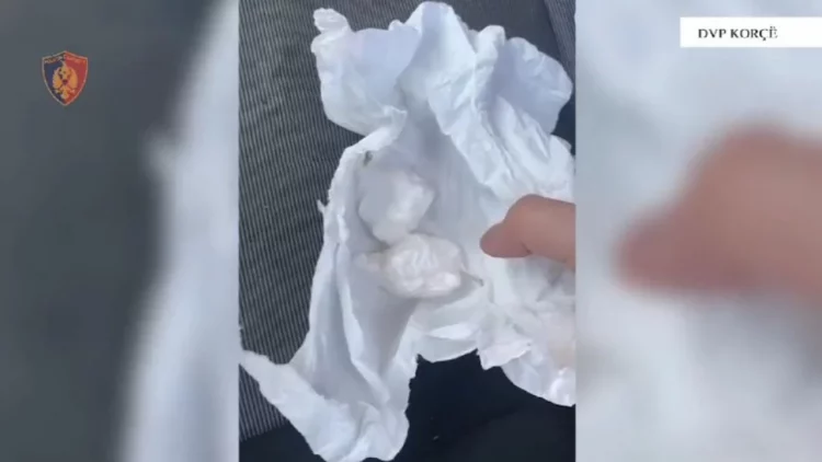 Kapet me doza kokaine në makinë, pranga 32-vjeçarit në Korçë