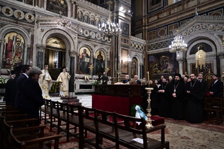 Greqia mban liturgji hyjnore për Kryepeshkopin Janullatos