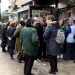 Abonetë falas/ Pensionistët presin në radhë të gjata, Bashkia shton dy pika të reja