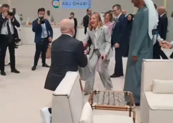 VIDEO/ Rama surprizon kryeministren Meloni në Emiratet e Bashkuara, çfarë i dhuron për ditëlindje