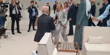 VIDEO/ Rama surprizon kryeministren Meloni në Emiratet e Bashkuara, çfarë i dhuron për ditëlindje