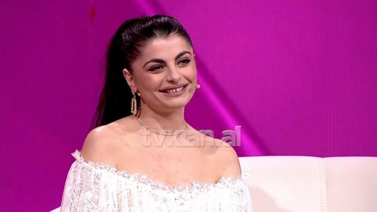 U fejua 15 vjeçe dhe u bë nënë pas 3 vitesh, Sabrina rrëfen disfatën e dashurisë: Preka fundin