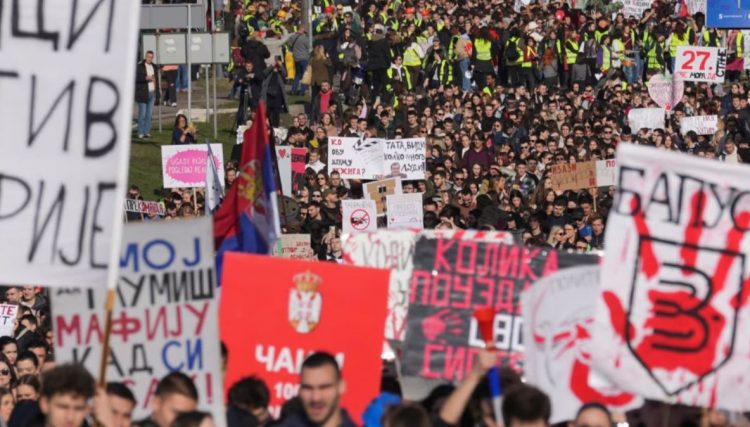 Vazhdojnë protestat në Serbi, studentët bllokojnë Beogradin