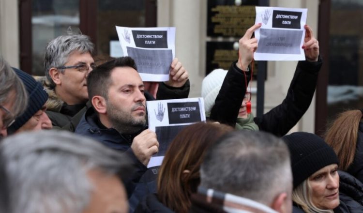 Shkup: Punonjësit e administratës publike protestojnë për rritje pagash