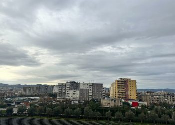 Temperaturat vijojnë rritjen, njihuni me parashikimin e motit për sot