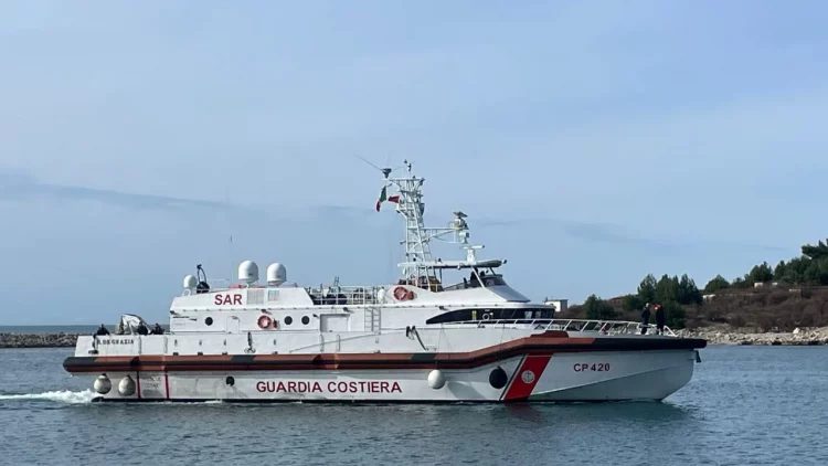 Emigrantët do të kthehen sërish në Itali, mbërrin në Shëngjin anija që do marrë 43 refugjatët e akomoduar në Gjadër 