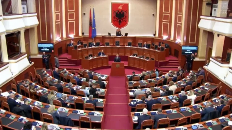 “Aktet, për ata që nuk kishin mundësi për të rinovuar dokumentet”/ Balla: Pritet të regjistrohen 230 mijë emigrantë