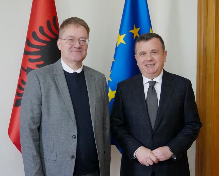 Taulant Balla takon ambasadorin britanik, ja thirrja e ministrit për Kuvendin