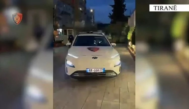 Nuk u kthye në qeli/  Pranga 32-vjeçarit në Tiranë, i dënuar me 5 vite burg